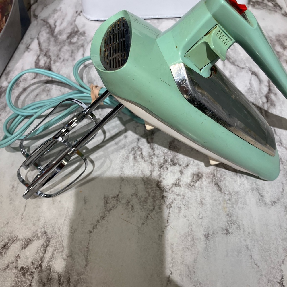 COLLECTORS VINTAGE 1950's ERA GE GREEN ATOMIC MIXER COMPLETE WORKS
